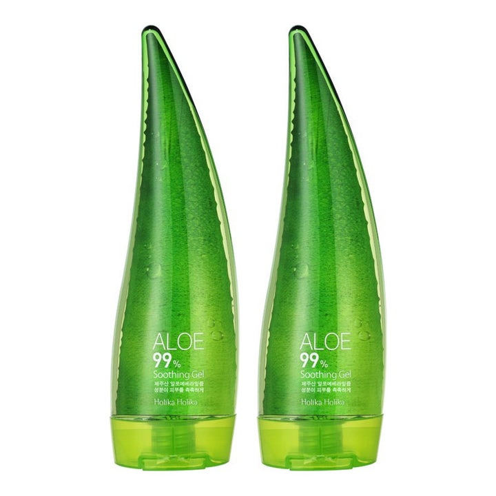 Holika Holika Aloe 99% Soothing Gel 250ml beroligende aloe vera gel i to grønne flasker formet som blader.