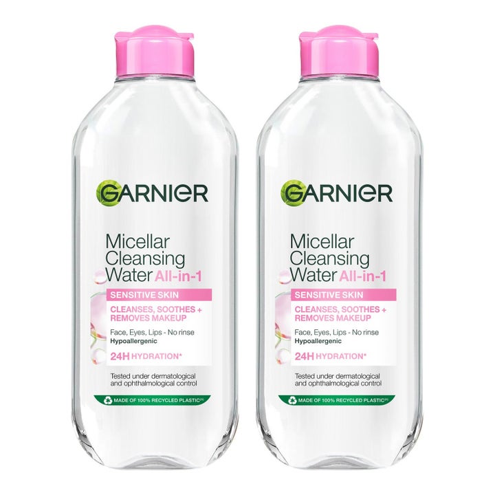 Garnier SkinActive Micellar Cleansing Water All-in-1 400 ml renser huden i to klare plastflasker med rosa vippelokk