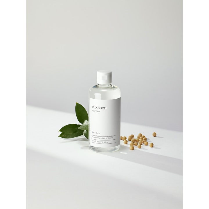Mixsoon Bean Toner 300 ml fuktighetsgivende ansiktsvann i klar flaske med grønne blader og soyabønner