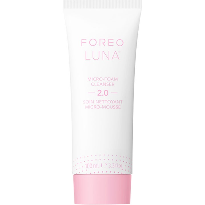 FOREO LUNA Micro-Foam Cleanser 2.0 100 ml skånsom ansiktsrens som gir fukt i en hvit tube med rosa tekst og kork