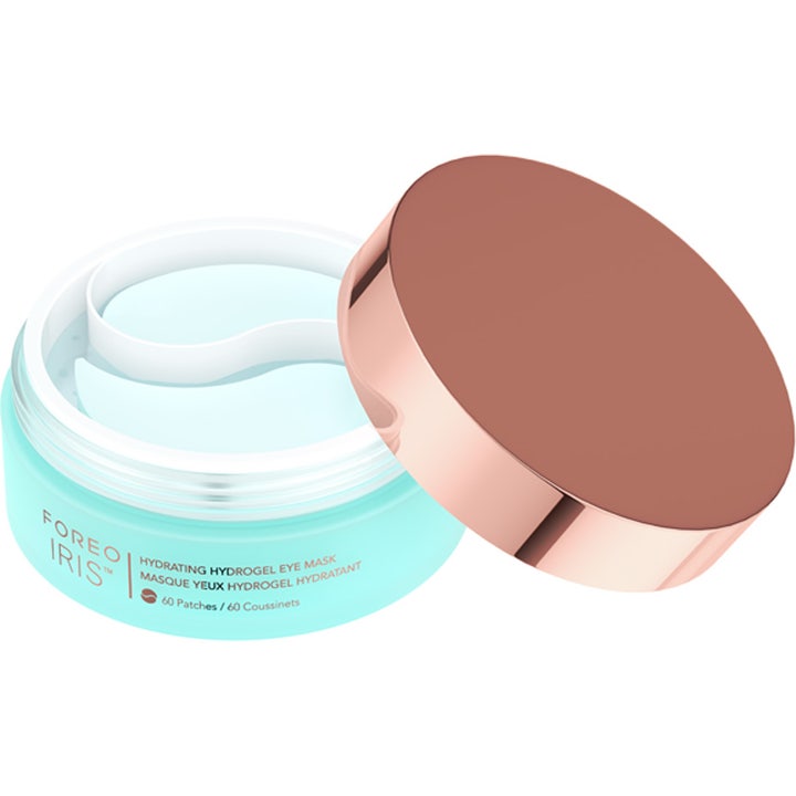 FOREO IRIS Hydrating Hydrogel Eye Mask 60 stk fuktighetsgivende øyemasker i lyseblå krukke med rosegull lokk.
