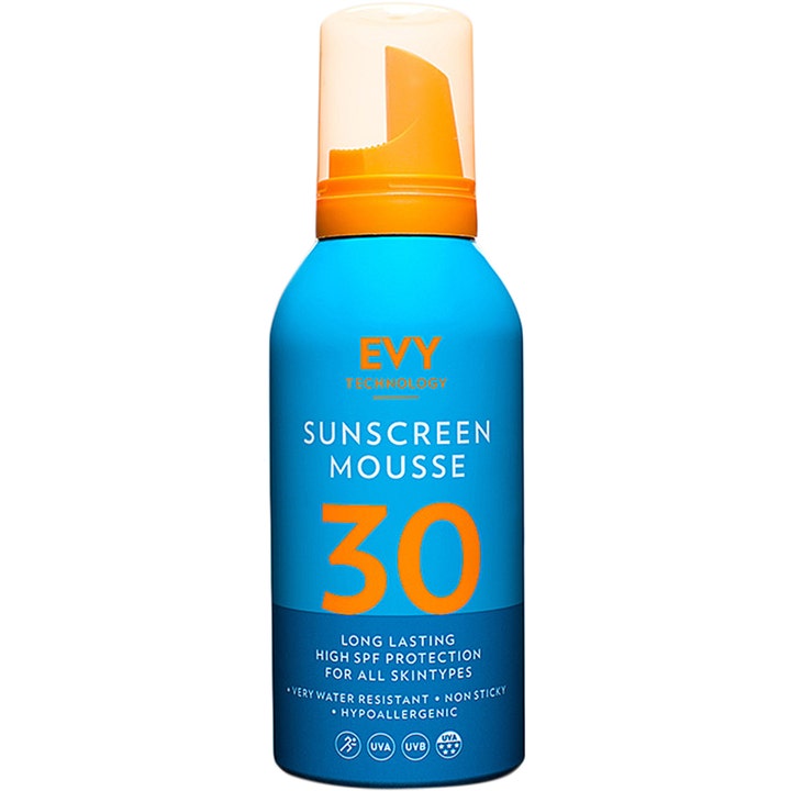 EVY Technology Sunscreen Mousse SPF 30 150 ml gir langvarig solbeskyttelse i blå sprayflaske med oransje munnstykke.