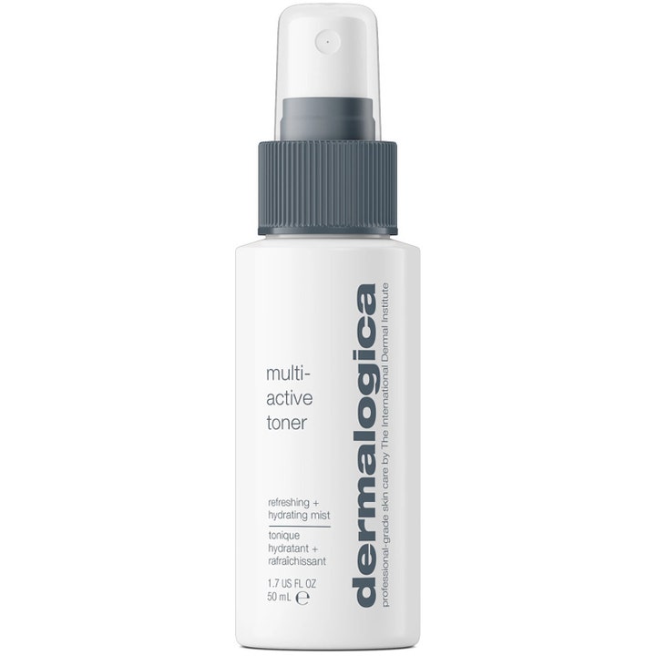 Dermalogica Multi-Active Toner 50 ml fuktighetsgivende ansiktsspray i hvit flaske med grå kork og klart lokk.
