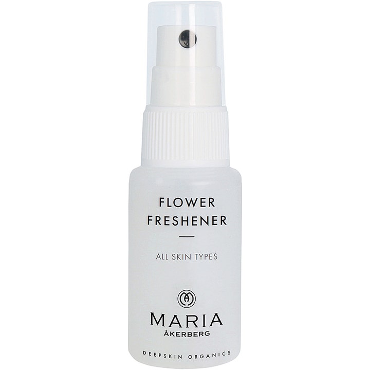 Maria Åkerberg Flower Freshener 30 ml fuktighetsgivende ansiktsvann i hvit frostet sprayflaske med gjennomsiktig kork