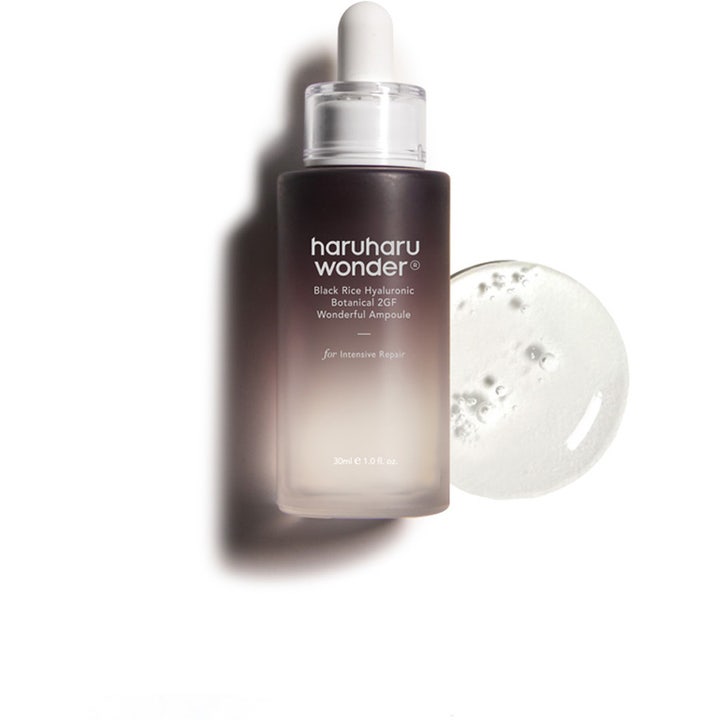 haruharu wonder Black Rice Hyaluronic 2GF Ampoule 30 ml reparerende serum i lilla glassflaske med klar gelétekstur