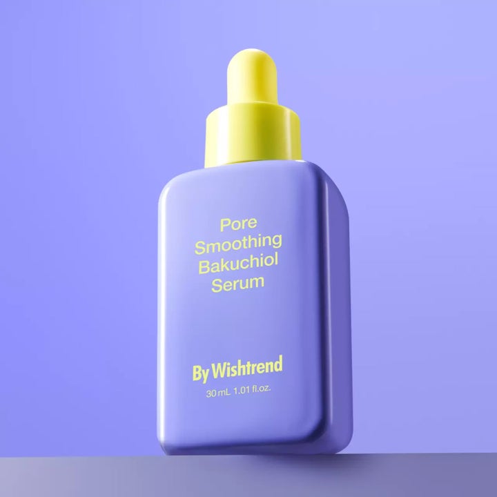 By Wishtrend Pore Smoothing Bakuchiol Serum 30 ml utjevnende ansiktsserum i lilla flaske med gult lokk og pipette