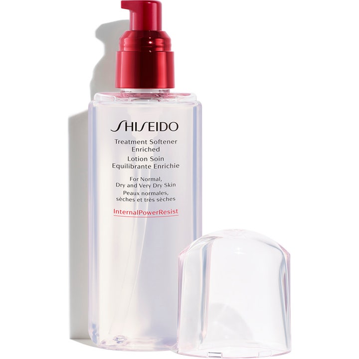 Shiseido Defend Treatment Softener Enriched 150 ml fuktighetsgivende toner i klar pumpeflaske med rød detalj