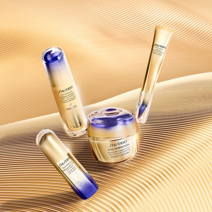 Shiseido Vital Perfection Concentrated Supreme Cream 50 ml oppstrammende dagkrem i en luksuriøs gullsamling.
