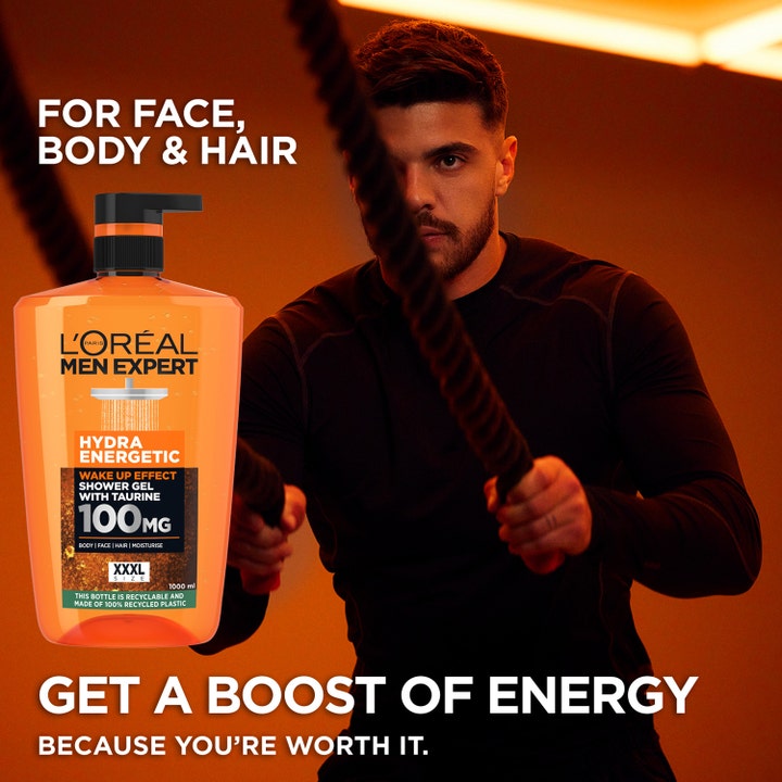 L'Oréal Paris Men Expert Hydra Energetic Dusjsåpe 1000 ml ved siden av en mann som trener med tau.