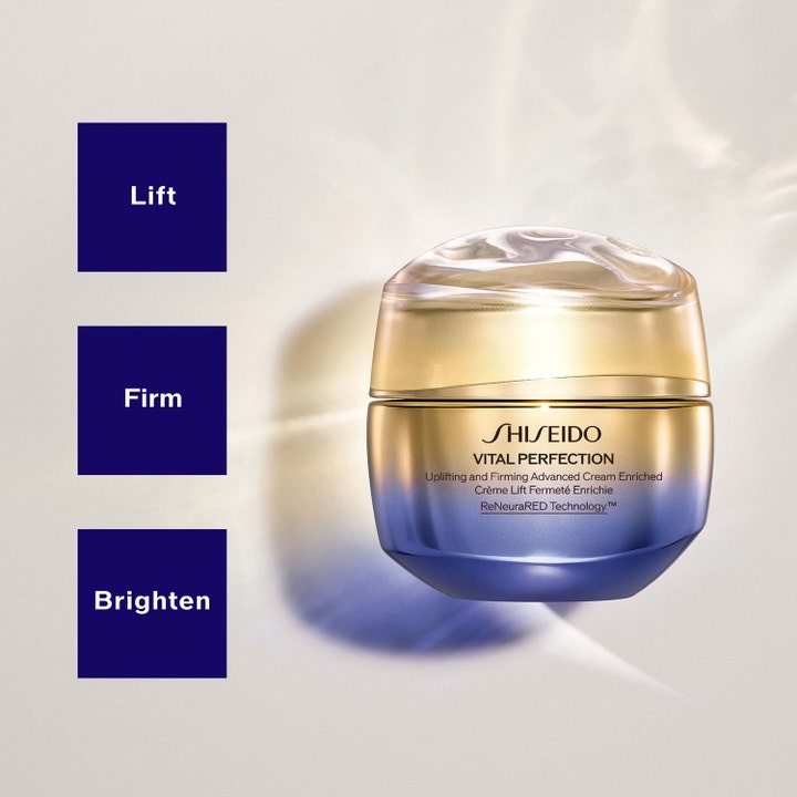 Shiseido Vital Perfection Advanced Cream Enriched 50 ml oppstrammende dagkrem i gull og blå krukke med Lift Firm Brighten