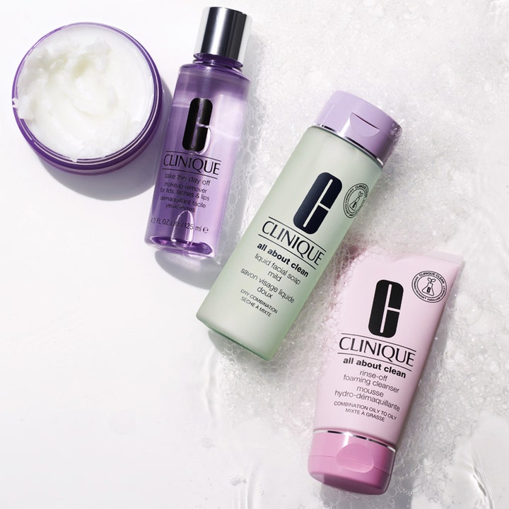 Clinique Take the Day off Makeup Remover 50 ml sminkeborttagning lilla flaske med sølvkork i vann og hvitt skum