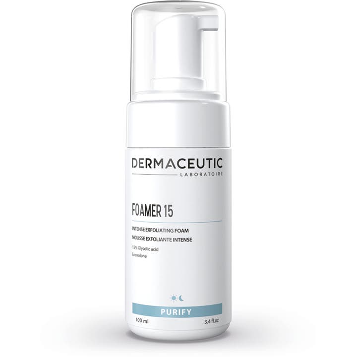 Dermaceutic Foamer 15 100 ml eksfolierende renseskum som gir glød i hvit pumpeflaske med gjennomsiktig kork.