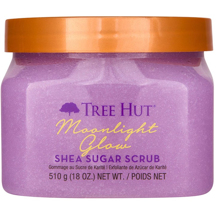 Tree Hut Moonlight Glow Shea Sugar Scrub 510 g eksfolierende kroppsskrubb i lilla krukke med bronsefarget lokk