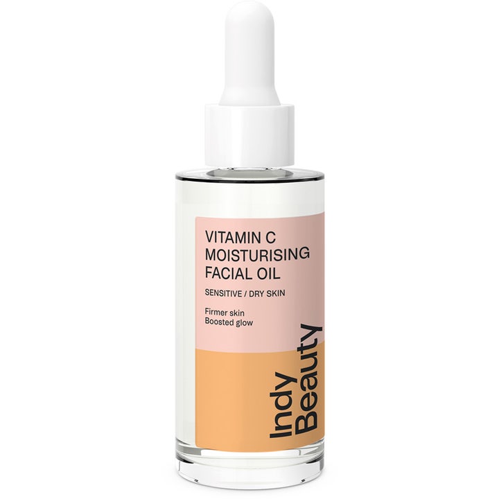 Indy Beauty Vitamin C Moisturising Facial Oil gir fastere hud og glød i glassflaske med hvit pipette.