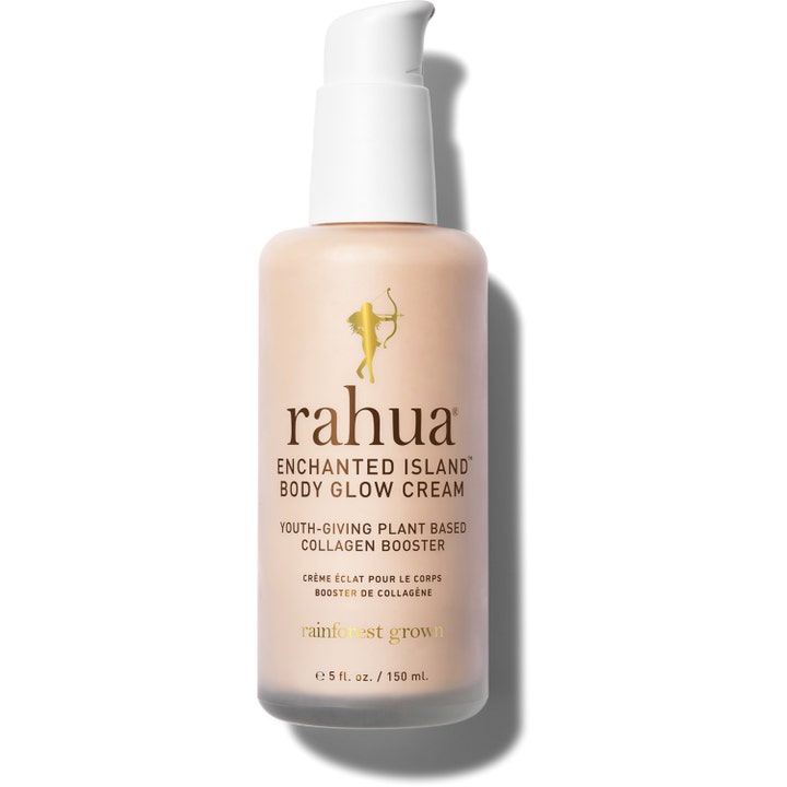 Rahua Enchanted Island Body Glow Cream 150 ml gir glød i en frostet glassflaske med hvit pumpe og gulldetaljer.
