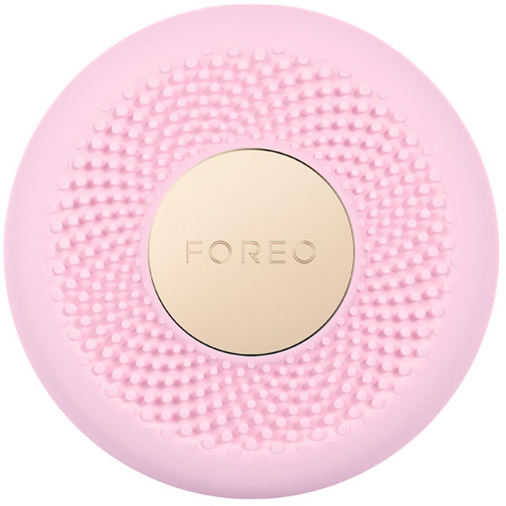 Foreo UFO ansiktsmaskeenhet gir dyp fuktighet med en rund rosa silikonoverflate og sentral gullplate.