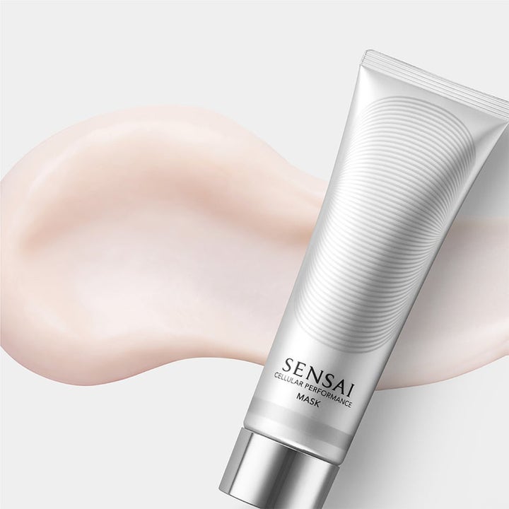 Sensai Cellular Performance Mask 100 ml ansiktsmaske i sølvtube med en kremet ferskenfarget tekstur