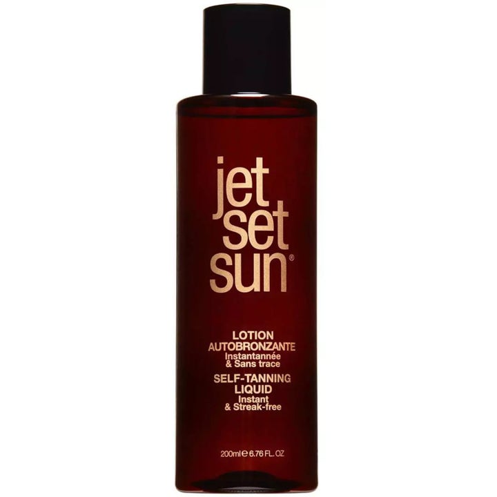 Jet Set Sun Self-Tanning Liquid 200ml selvbruning gir umiddelbar farge i en mørkebrun flaske med gullskrift.