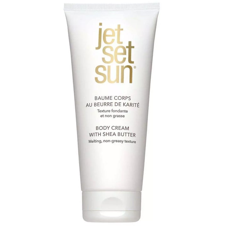 Jet Set Sun Body Cream with Shea Butter fuktighetsgivende kroppskrem i hvit tube med gulldetaljer