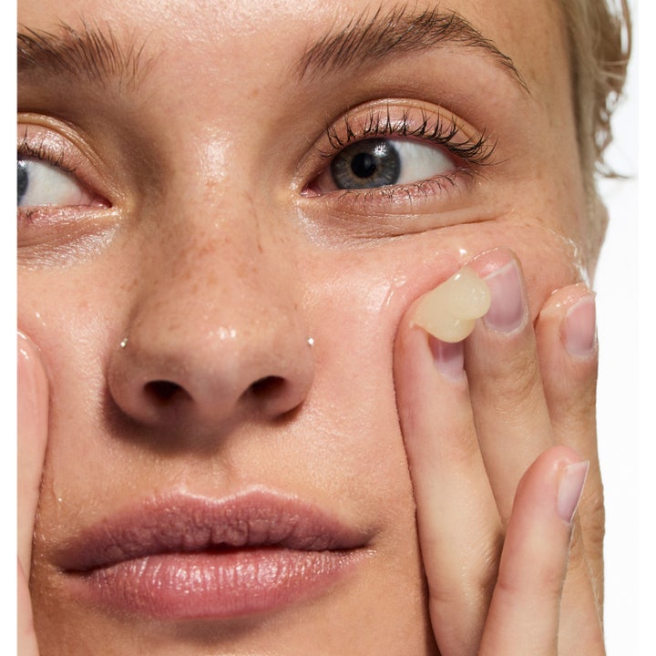 The INKEY List Oat Cleansing Balm 150 ml ansiktsrens med en rik og kremet gulaktig balm-tekstur som beroliger huden