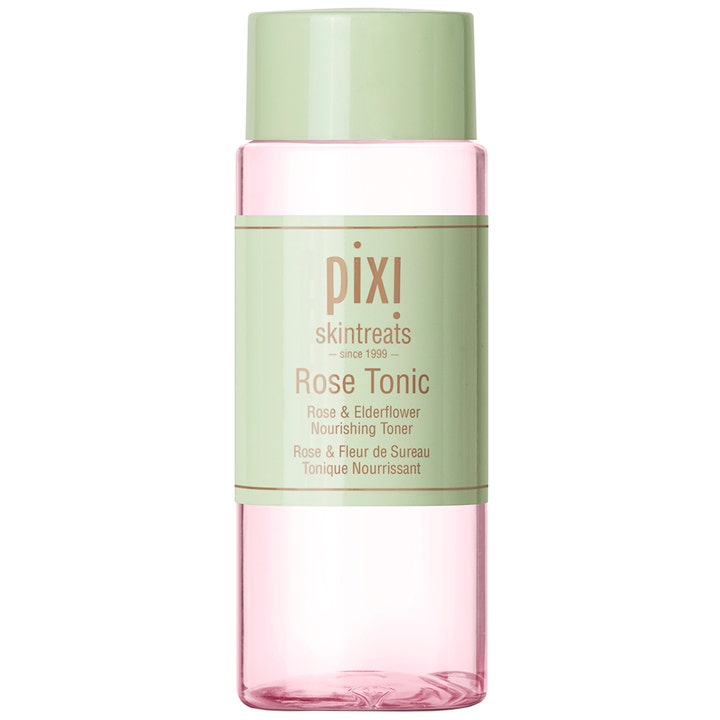 Pixi Rose Tonic beroligende ansiktsvann med rose og hyllebær i klar flaske med rosa væske og lysegrønn kork.