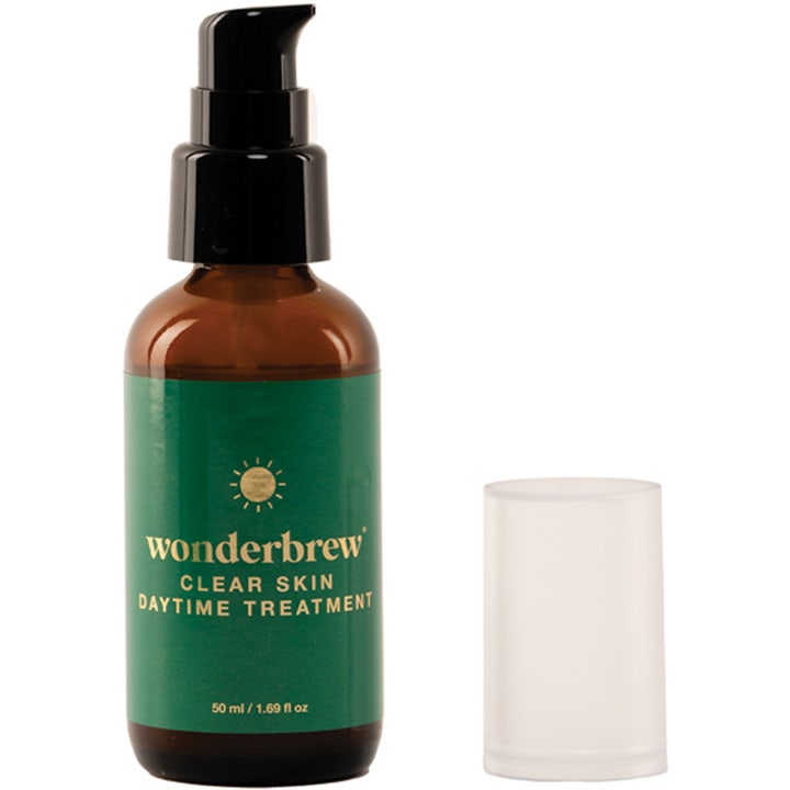 Starskin Wonderbrew Clear Skin Daytime Treatment 50 ml i brun glassflaske med grønn etikett og pumpe
