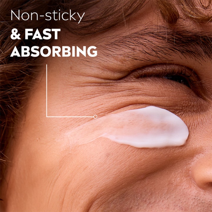 NIVEA Sensitive Moisturiser 75 ml solkrem for ansiktet med hvit kremtekstur som er non-sticky og absorberes raskt.