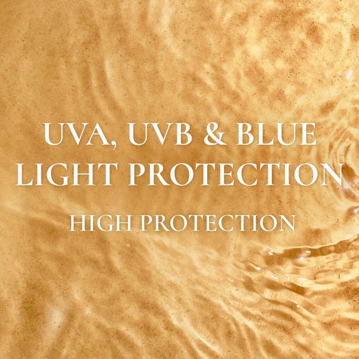 Nuxe Sun-Kissed Fluid Spf 30 40 ml solkrem viser UVA, UVB &amp; BLUE LIGHT PROTECTION HIGH PROTECTION over gyllen væske.