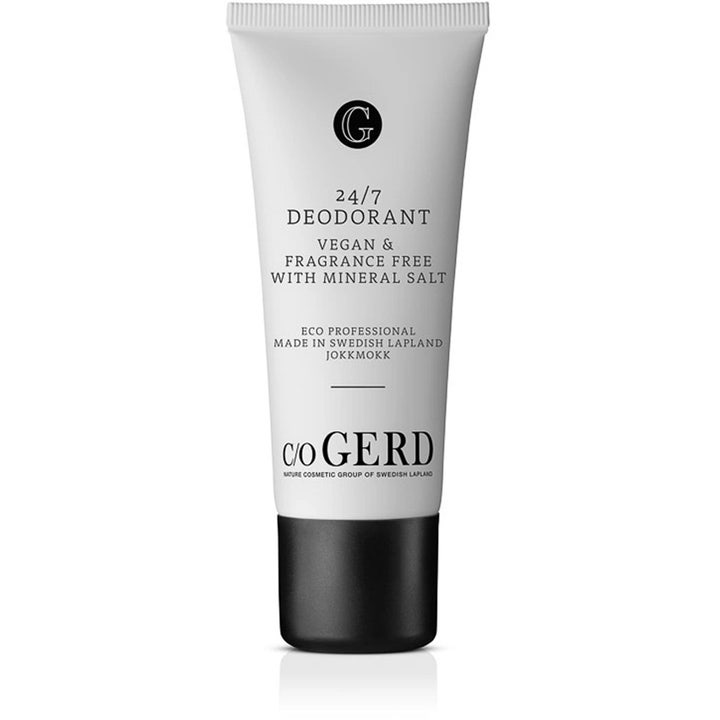 c/o Gerd 24/7 Deodorant parfymefri vegansk deodorant med mineralsalt som gir beskyttelse i hvit tube med svart kork
