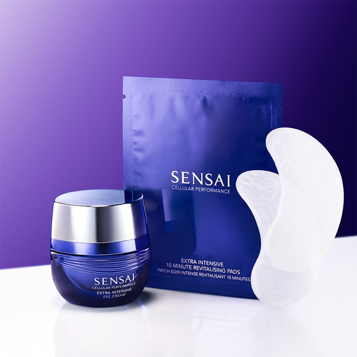 Sensai Cellular Performance Extra Intensive Eye Cream 15 ml i blå krukke med revitaliserende øyepads
