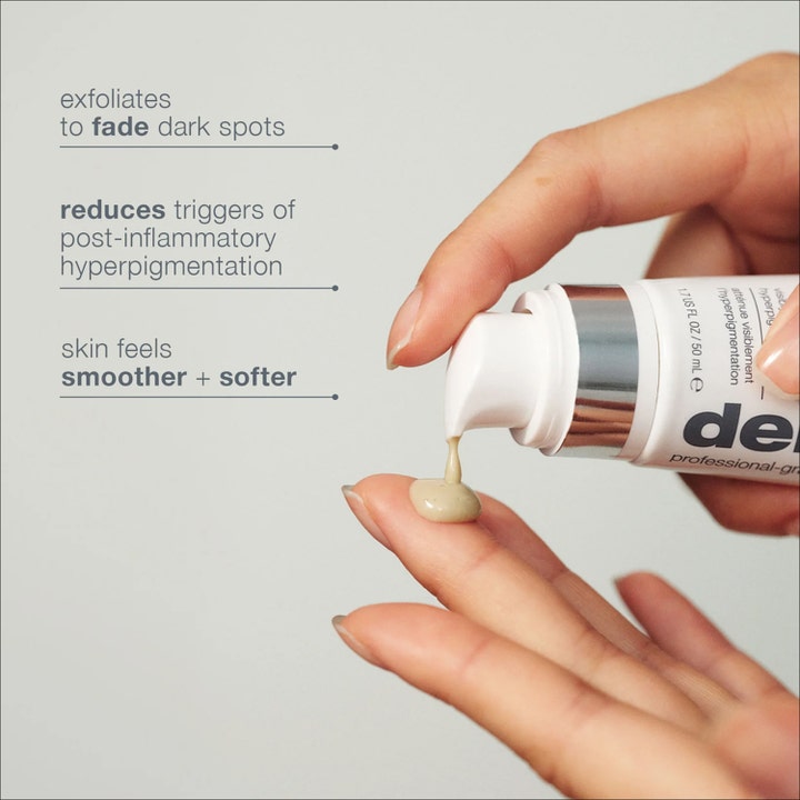 Dermalogica PowerBright Dark Spot Peel 50 ml ansiktspeeling reduserer mørke flekker med en kremet beige tekstur.