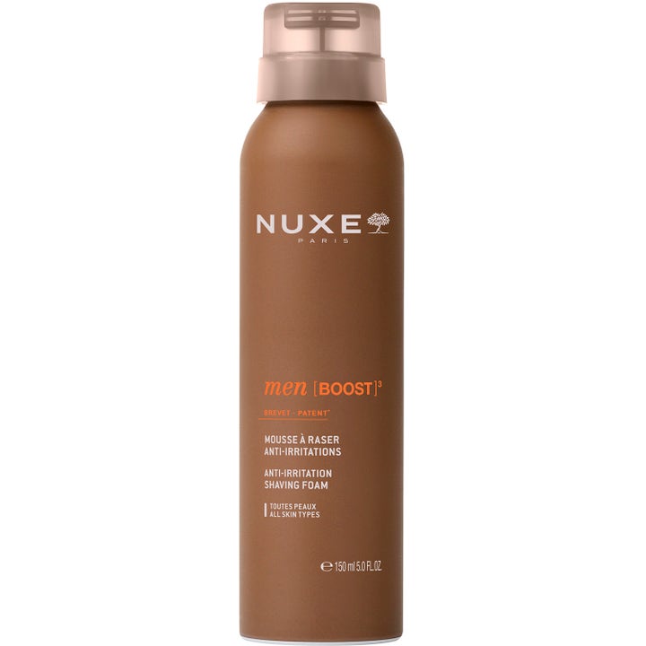 Nuxe Men Boost 150 ml barberskum som motvirker irritasjon i en brun sprayboks med beige kork.