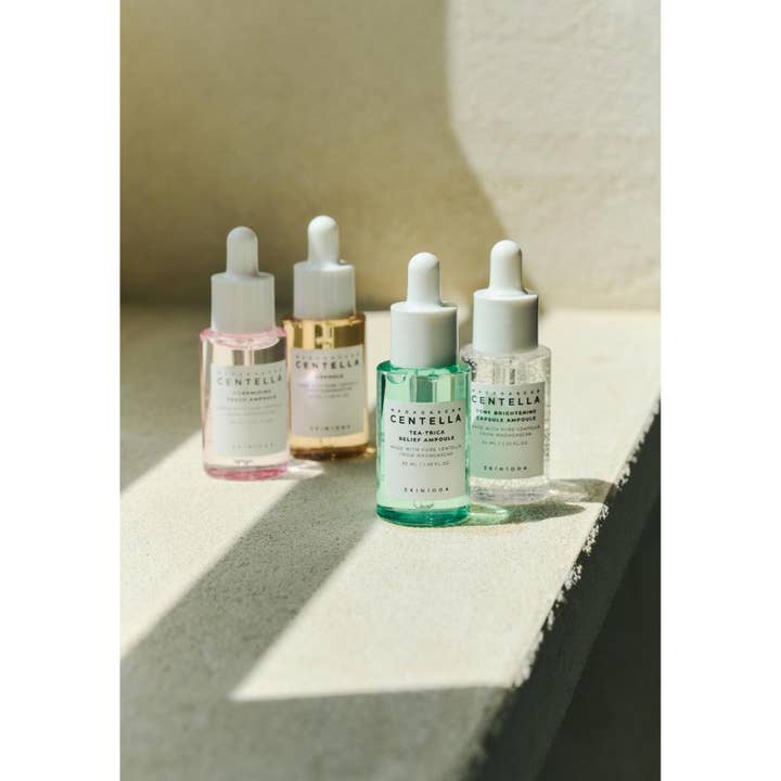 SKIN1004 Madagascar Centella Ampoule Kit 120 ml beroligende ansiktsserum i fargerike glassflasker med pipetter.