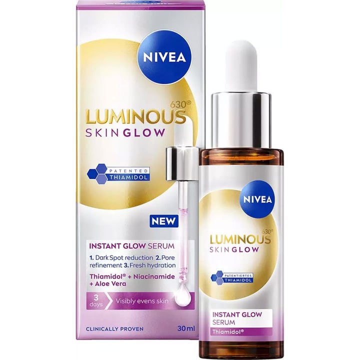 Nivea Luminous 630 Skin Glow 30 ml serum med niacinamide mot pigmentflekker i glassflaske med sølvfarget pipette.