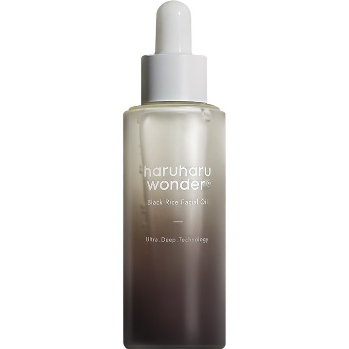 Haruharu Wonder Black Rice Facial Oil nærende ansiktsolje i frosta glassflaske med brun gradient og hvit pipette