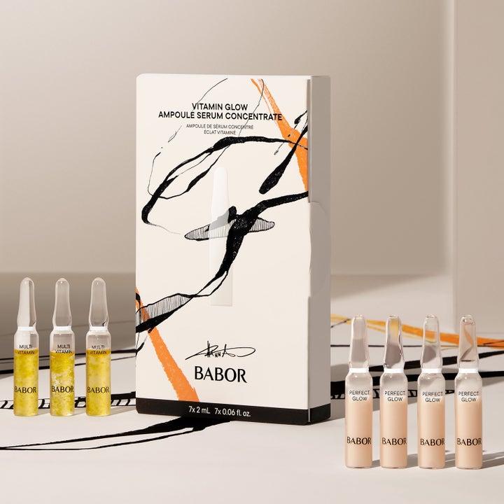 Babor Vitamin Glow 14 ml ampulleserum i hvit eske med syv glassampuller som gir huden ny glød