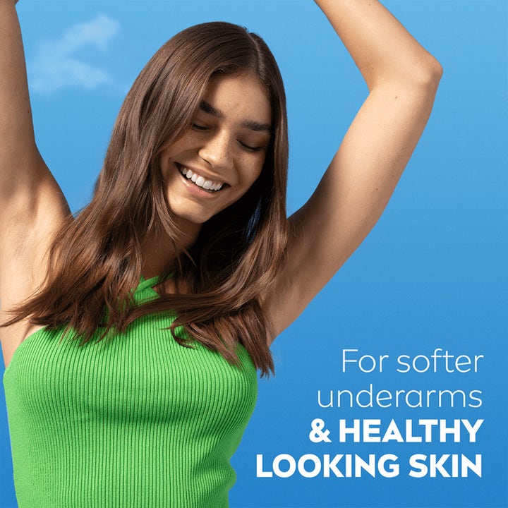 NIVEA Derma Control Restore Sensitive Roll On 50 ml antiperspirant for sunn hud vist med smilende kvinne med løftede armer