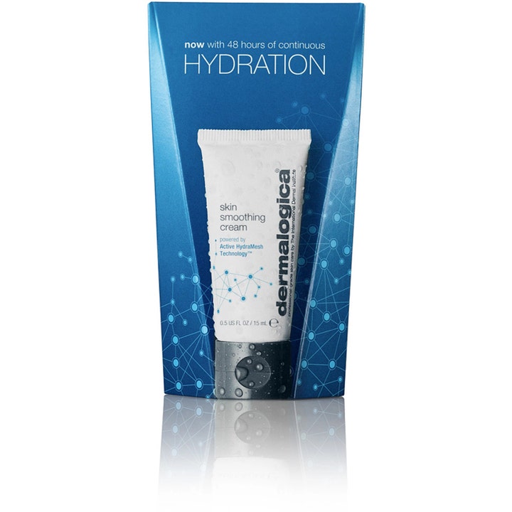 Dermalogica Skin Smoothing Cream 15 ml fuktighetskrem i hvit tube foran blå eske med vanndråper.