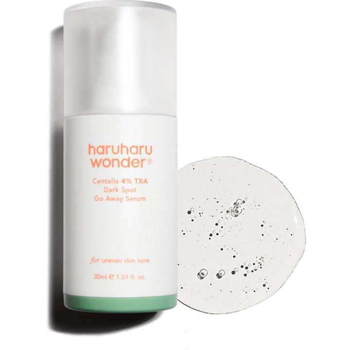 haruharu wonder Centella 4% TXA Dark Spot Go Away Serum 30 ml lysner pigmentflekker i hvit flaske med klar gel-tekstur