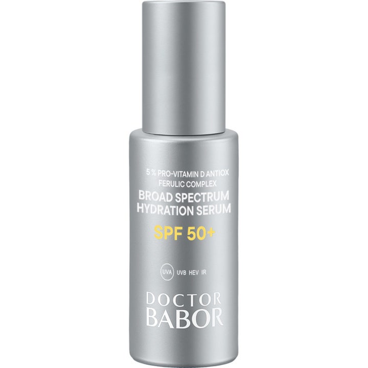 Doctor Babor Broad Spectrum Hydration Serum 30ml SPF 50+ fuktighetsgivende serum i matt sølvfarget pumpeflaske.