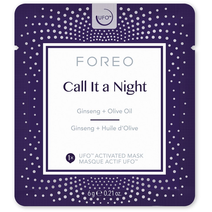 FOREO UFO Mask Call It a Night 42g ansiktsmaske med ginseng og olivenolje i lilla sachet med hvitt prikkemønster.