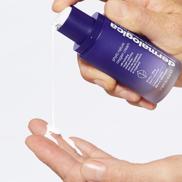 Dermalogica Phyto Nature Oxygen Cream 50 ml fuktighetskrem som pumpes ut i en hånd for en løftende effekt