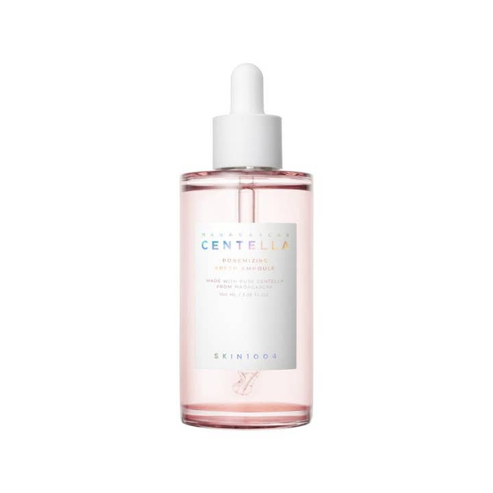 SKIN1004 Madagascar Centella Poremizing Fresh Ampoule 100 ml i glassflaske med hvit pipette og rosa serum