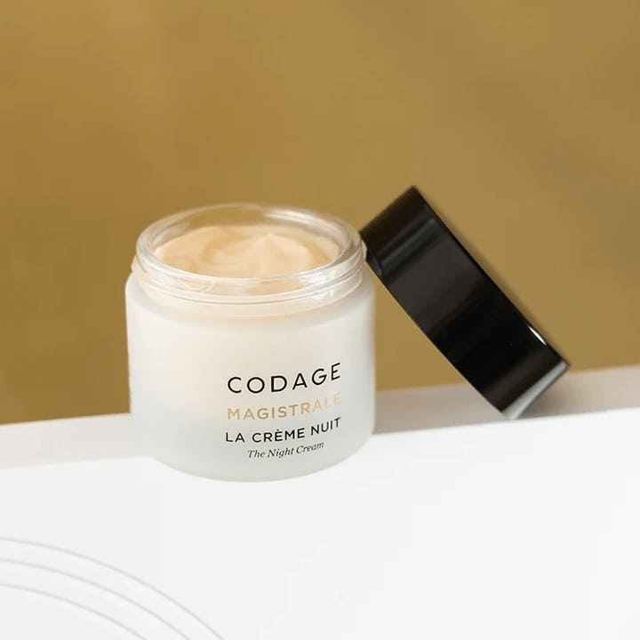 Codage Paris The Night Cream Magistrale 50 ml nattkrem i frostet glasskrukke med rik ferskenfarget tekstur