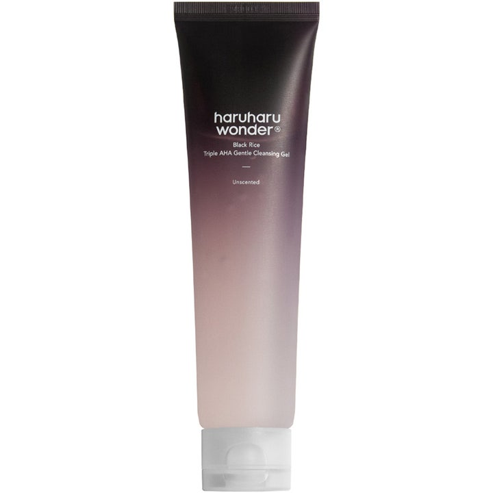 haruharu wonder Black Rice Triple AHA Gentle Cleansing Gel 100 ml ansiktsrens i en lilla gradert tube som gir mild rens