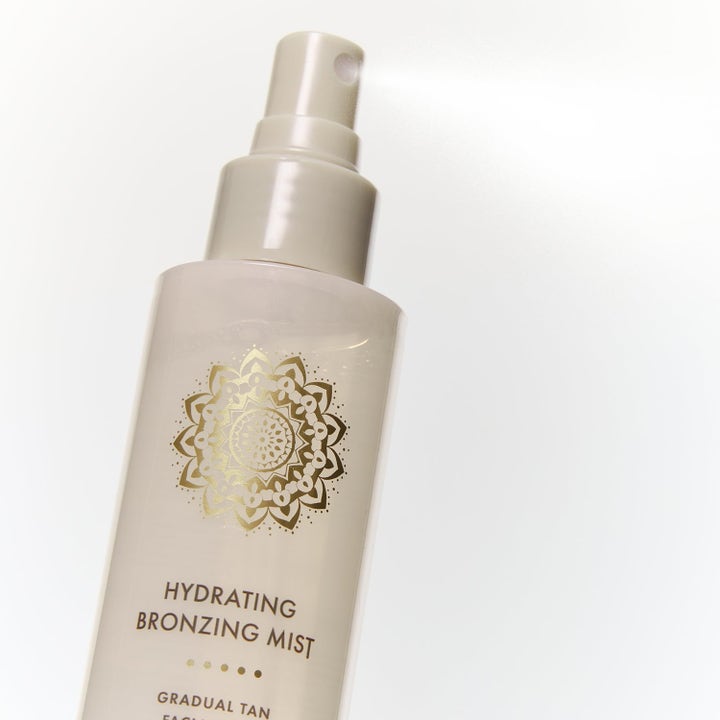 Bronza Hydrating Bronzing Mist Duo 2 x 100 ml fuktighetsgivende selvbruning i sprayflaske med gullmandala