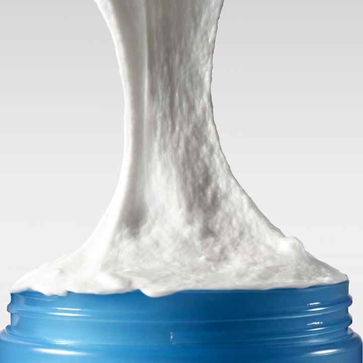 Dr. Ceuracle Hyal Reyouth Melting Foaming Balm 100 ml ansiktsrens med fyldig hvit tekstur i blå krukke