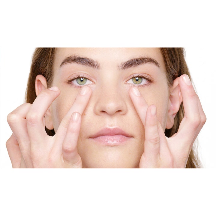 Clinique Moisture Surge Eye 96H Hydro-Filler Concentrate 15 ml fuktighetsgivende øyegelé påføres huden under øynene