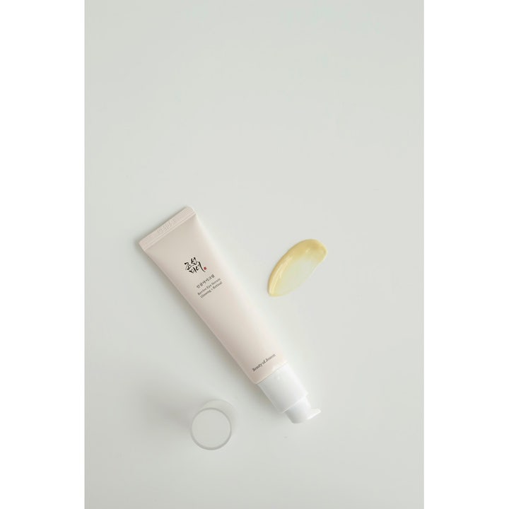 Beauty of Joseon Revive Eye Serum med ginseng og retinal i beige tube med hvit pumpe og gul teksturprøve