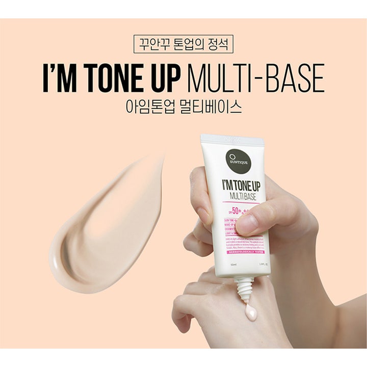 Suntique I'm Tone Up Multi Base 50 ml solkrem med SPF 50+ i hvit tube som gir glød med ferskenfarget tekstur.